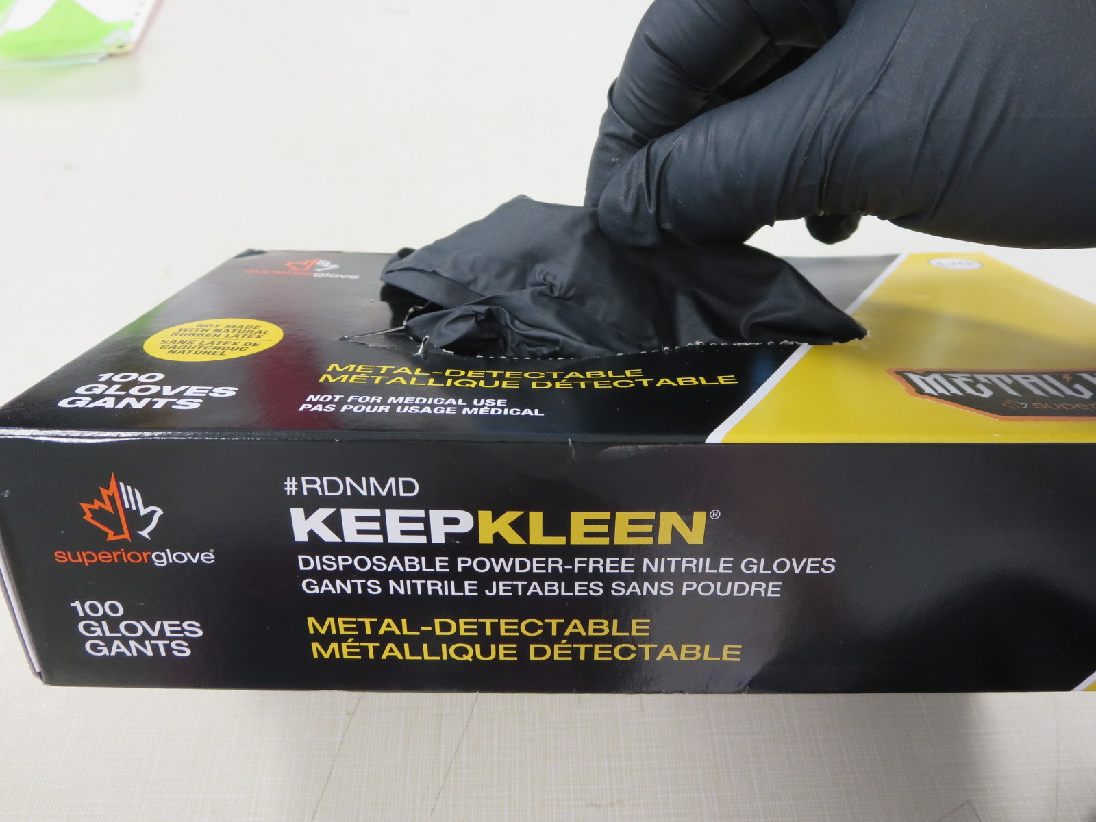 #RDNMD Superior Glove® KeepKleen®
Metal-Detectable Black 4 Mil Powder-Free Disposable Nitrile Gloves